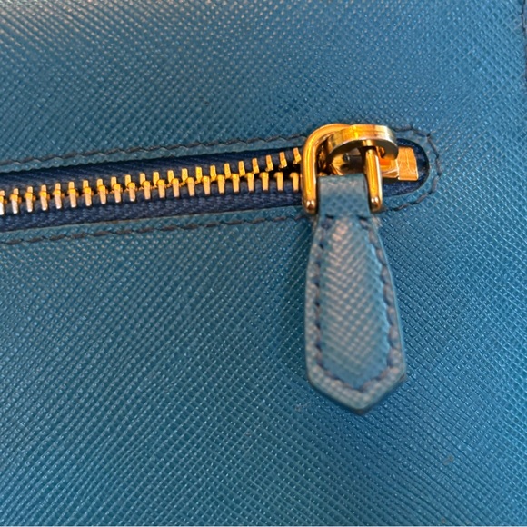 Prada Wave Continental Wallet Blue
Saffiano Leather - Picture 7 of 16